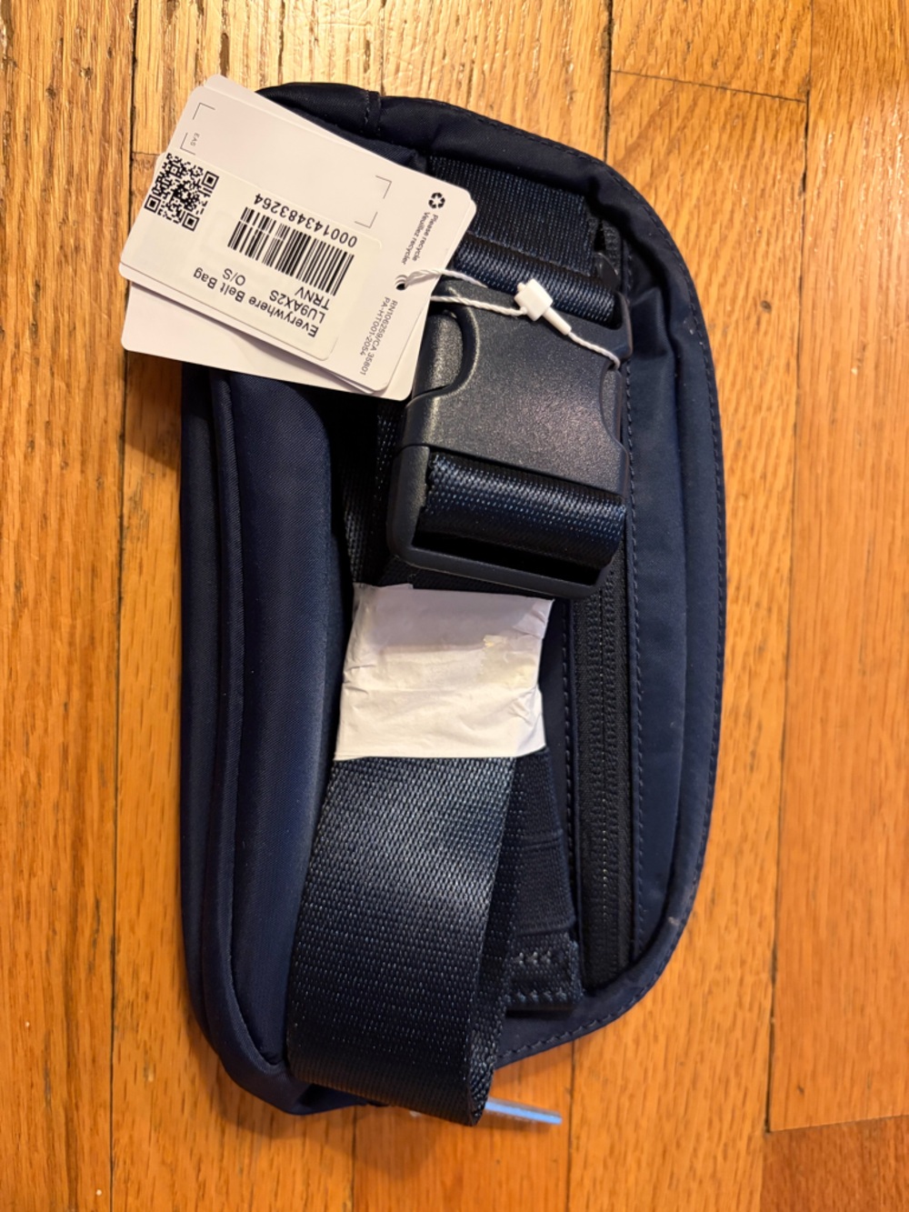 lululemon everywhere belt bag. New with tags. - Picture 2 of 3